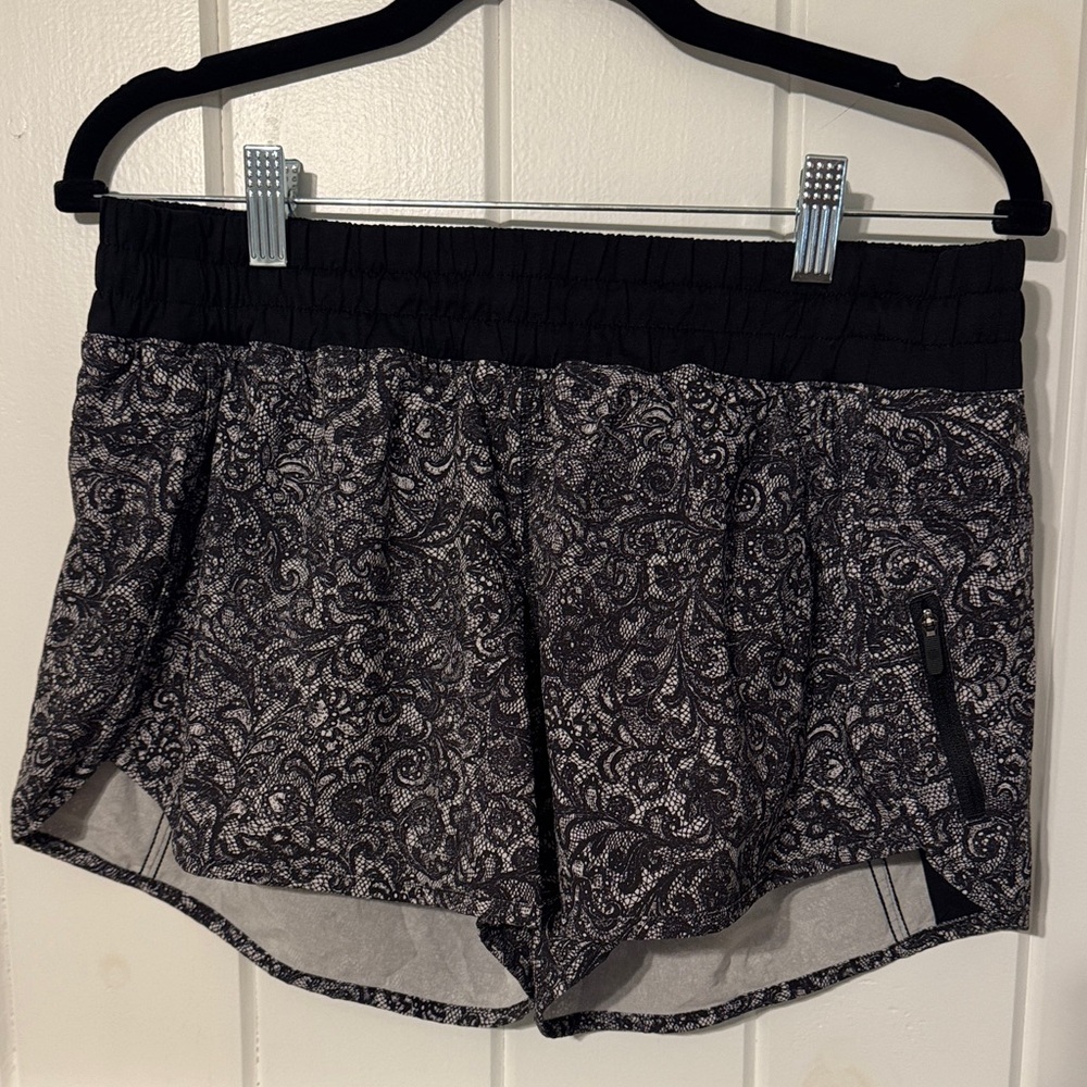 Lululemon athletica authentic tracker Black Paisley Shorts sz 12
